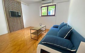 Charming Apartment Emi With Terrace